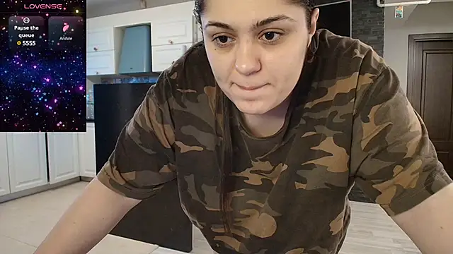 Snapshot of Layla- chatting on 12-17-24, 11:39 Layla- online show from 12-17-24, 11:39