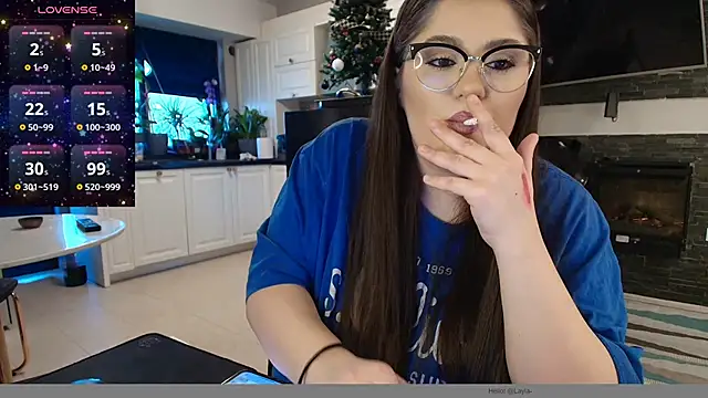 Snapshot of Layla- chatting on 01-09-25, 10:20 Layla- online show from 01-09-25, 10:20