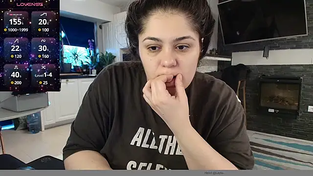 Snapshot of Layla- chatting on 01-10-25, 11:54 Layla- online show from 01-10-25, 11:54