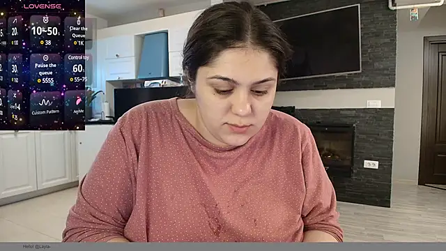 Snapshot of Layla- chatting on 02-12-25, 09:20 Layla- online show from 02-12-25, 09:20