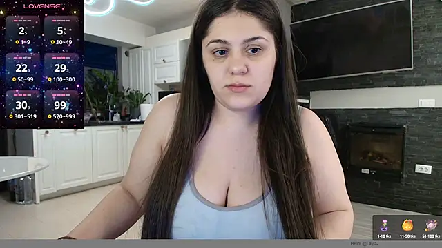 Snapshot of Layla- chatting on 02-23-25, 07:38 Layla- online show from 02-23-25, 07:38