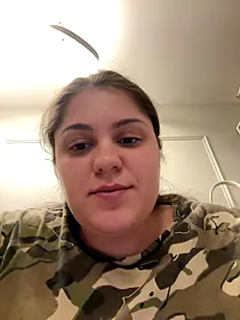 Layla- online show from 10-31-25, 02:34