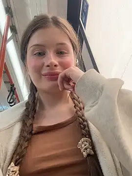 Snapshot of melicious_ chatting on 03-05-25, 01:06 melicious online show from 03-05-25, 01:06