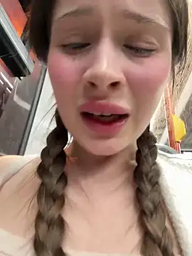 Snapshot of melicious_ chatting on 03-06-25, 03:56 melicious online show from 03-06-25, 03:56