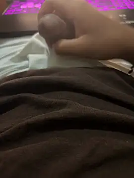 Snapshot of yeezy2819 chatting on 02-27-25, 06:40 yeezy2819 online show from 02-27-25, 06:40