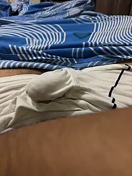 Snapshot of yeezy2819 chatting on 03-12-25, 05:13 yeezy2819 online show from 03-12-25, 05:13