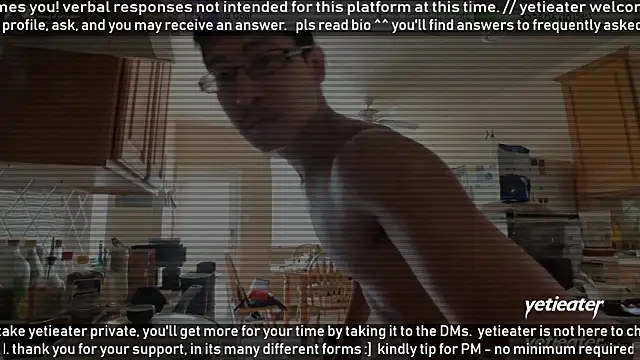 Snapshot of yetieater chatting on 05-18-26, 04:13 yetieater online show from 05-18-26, 04:13