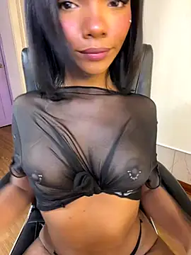 Snapshot of PinkyMoon chatting on 10-16-25, 04:46 PinkyMoon online show from 10-16-25, 04:46