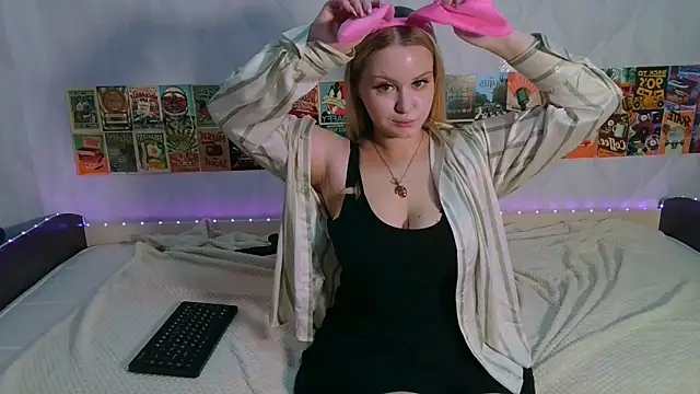 Snapshot of Beatrice_7 chatting on 03-08-25, 09:50 Beatrice 7 online show from 03-08-25, 09:50