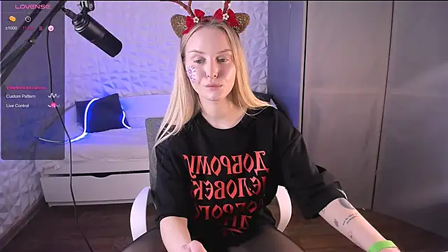 Snapshot of Beatrice_7 chatting on 11-29-25, 06:00 Beatrice 7 online show from 11-29-25, 06:00