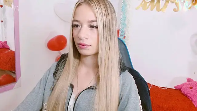 Snapshot of hannah_026 chatting on 09-13-25, 11:43 hannah 026 online show from 09-13-25, 11:43