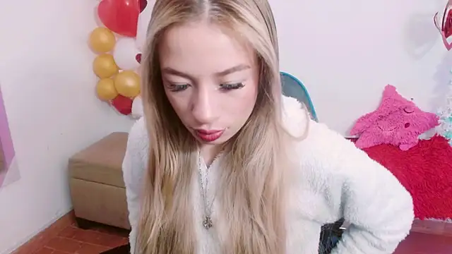 Snapshot of hannah_026 chatting on 09-15-25, 12:27 hannah 026 online show from 09-15-25, 12:27