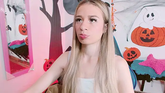 Snapshot of hannah_026 chatting on 10-23-25, 10:47 hannah 026 online show from 10-23-25, 10:47