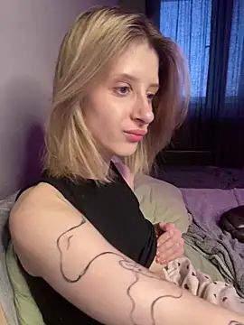 Snapshot of amorearte_m chatting on 03-09-25, 04:27 amorearte m online show from 03-09-25, 04:27