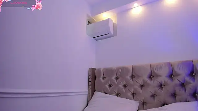 ArianaaGrace online show from 06-19-26, 07:17