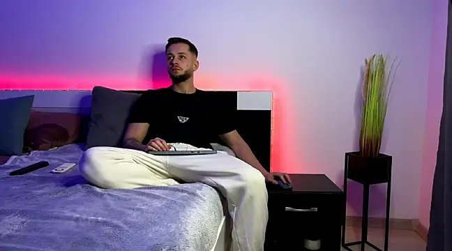 Snapshot of nicholasX1 chatting on 03-12-25, 08:52 nicholasX1 online show from 03-12-25, 08:52