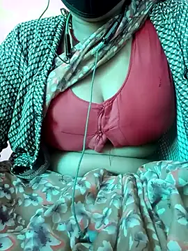 Snapshot of Beautiful_Puja chatting on 03-19-25, 10:33 Beautiful Puja online show from 03-19-25, 10:33