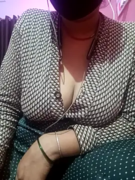 Snapshot of Beautiful_Puja chatting on 03-22-25, 04:47 Beautiful Puja online show from 03-22-25, 04:47