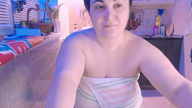 Snapshot of SoftLia chatting on 02-01-25, 11:48 SoftLia online show from 02-01-25, 11:48