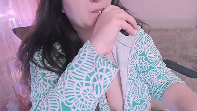 Snapshot of SoftLia chatting on 03-02-25, 10:38 SoftLia online show from 03-02-25, 10:38