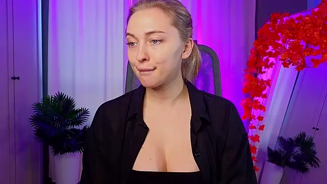 christie luv online show from 11-08-25, 01:11