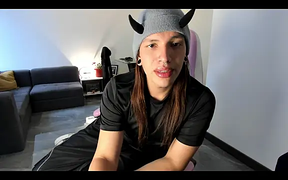 Loona s online show from 09-18-25, 10:12