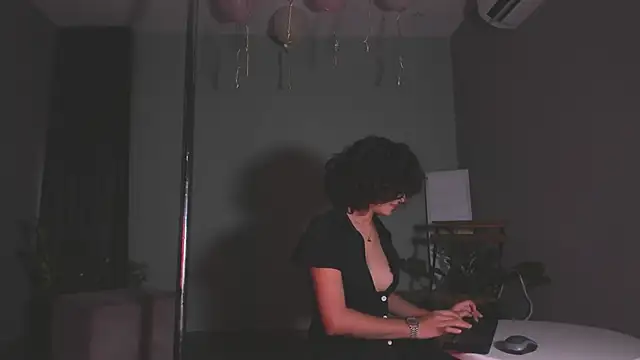 Snapshot of Zoe-S chatting on 03-20-25, 01:26 Zoe-S online show from 03-20-25, 01:26