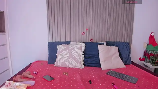 Snapshot of Zoe-S chatting on 11-13-25, 10:08 Zoe-S online show from 11-13-25, 10:08