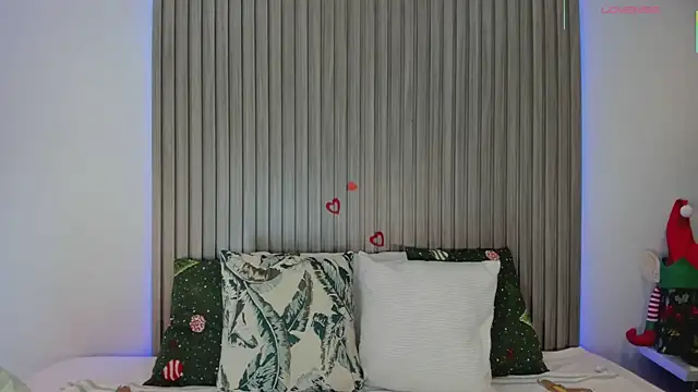 Snapshot of Zoe-S chatting on 11-27-25, 07:05 Zoe-S online show from 11-27-25, 07:05