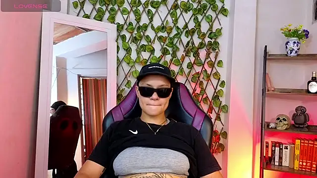 demimoore222 online show from 03-13-25, 07:50