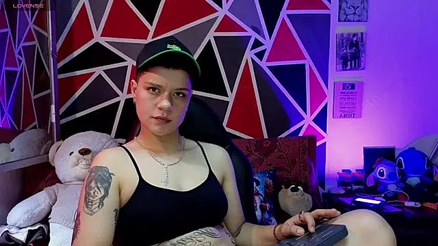 Snapshot of demimoore222 chatting on 12-18-25, 05:30 demimoore222 online show from 12-18-25, 05:30