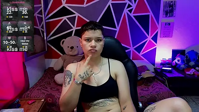 Snapshot of demimoore222 chatting on 12-19-25, 03:19 demimoore222 online show from 12-19-25, 03:19