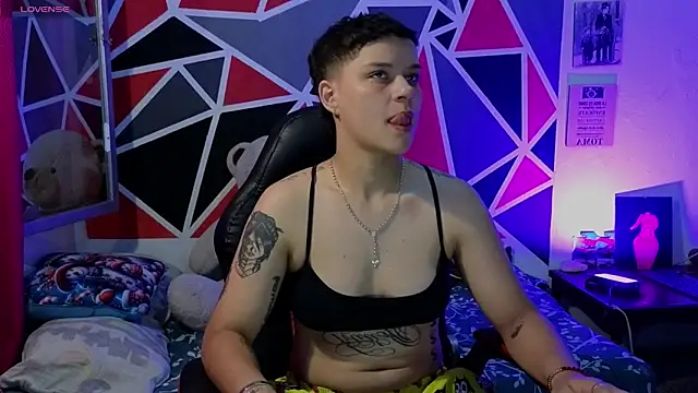 Snapshot of demimoore222 chatting on 01-06-26, 12:25 demimoore222 online show from 01-06-26, 12:25