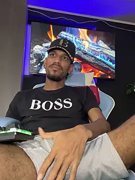 Snapshot of Miguel_bigcock chatting on 03-08-25, 07:53 Miguel bigcock online show from 03-08-25, 07:53