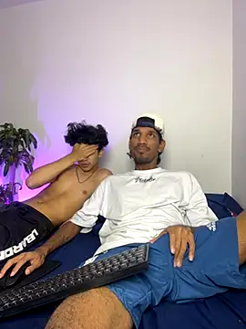 Snapshot of Miguel_bigcock chatting on 09-21-25, 02:02 Miguel bigcock online show from 09-21-25, 02:02