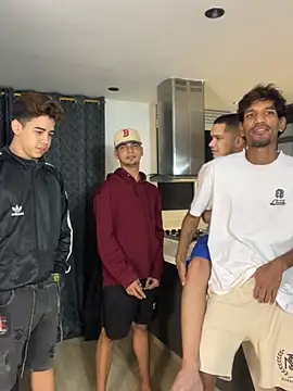 Snapshot of Miguel_bigcock chatting on 01-11-26, 01:32 Miguel bigcock online show from 01-11-26, 01:32