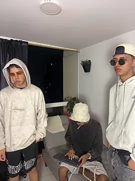 Snapshot of Miguel_bigcock chatting on 02-03-26, 04:54 Miguel bigcock online show from 02-03-26, 04:54