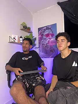 Snapshot of Miguel_bigcock chatting on 02-13-26, 01:45 Miguel bigcock online show from 02-13-26, 01:45