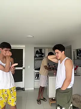 Snapshot of Miguel_bigcock chatting on 02-18-26, 04:47 Miguel bigcock online show from 02-18-26, 04:47