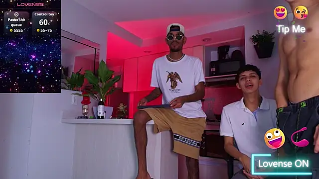 Snapshot of Miguel_bigcock chatting on 02-21-26, 05:52 Miguel bigcock online show from 02-21-26, 05:52