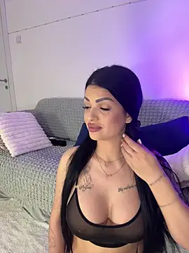 Snapshot of IrisRossie chatting on 05-20-26, 05:35 IrisRossie online show from 05-20-26, 05:35