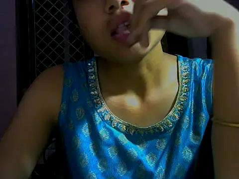 Snapshot of mayra89 chatting on 10-20-25, 01:06 mayra89 online show from 10-20-25, 01:06