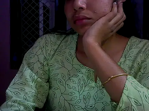 Snapshot of mayra89 chatting on 10-23-25, 01:43 mayra89 online show from 10-23-25, 01:43