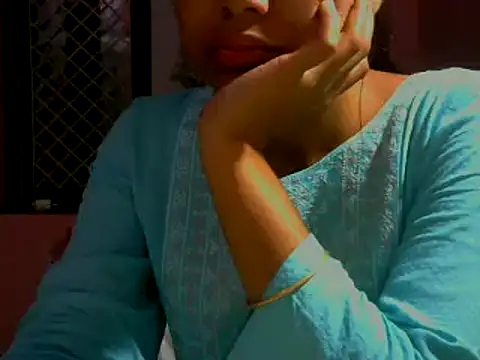 Snapshot of mayra89 chatting on 11-22-25, 04:06 mayra89 online show from 11-22-25, 04:06