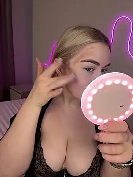 Snapshot of April_Vancee chatting on 03-13-25, 06:37 April Vancee online show from 03-13-25, 06:37