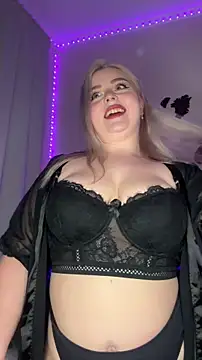 Snapshot of April_Vancee chatting on 11-28-25, 04:20 April Vancee online show from 11-28-25, 04:20