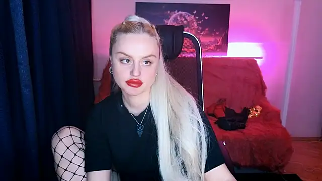 Snapshot of Miss_Alice_Silver chatting on 03-18-25, 07:42 Miss Alice Silver online show from 03-18-25, 07:42