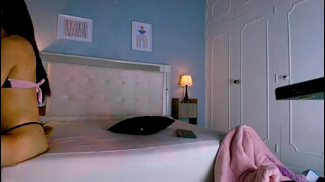 Snapshot of Emily_Castillo_1 chatting on 03-22-25, 04:24 Emily Castillo 1 online show from 03-22-25, 04:24