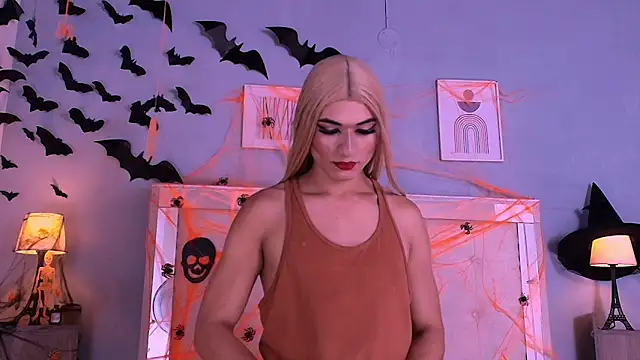 Snapshot of Emily_Castillo_1 chatting on 10-21-25, 05:41 Emily Castillo 1 online show from 10-21-25, 05:41