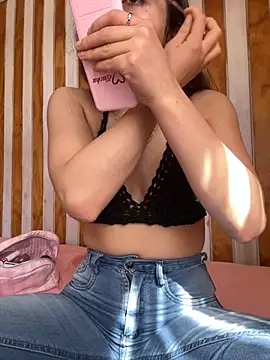 Snapshot of floooohv chatting on 10-07-25, 06:27 floooohv online show from 10-07-25, 06:27